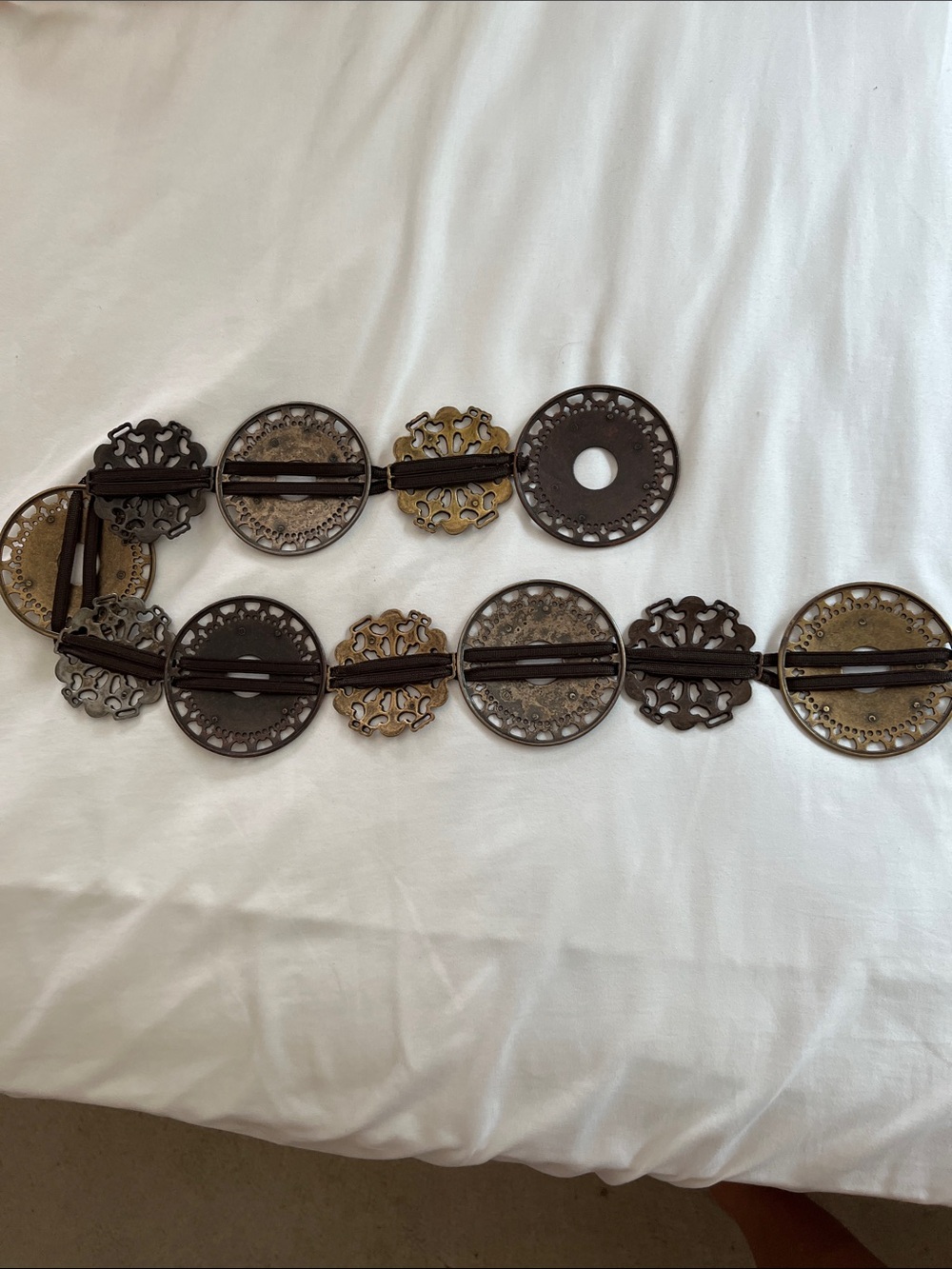 Sandy Duftler VTG round metal concho designer belt gold brass tone medallion 34” - Picture 10 of 15